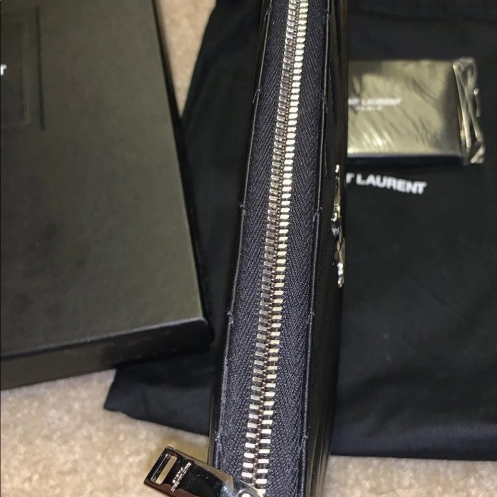 ❌SOLD❌Yves Saint Laurent Pouch - Picture 4 of 6
